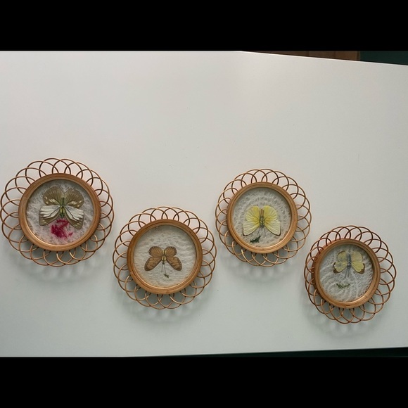 𝅺Sold♻️Vintage Rattan Bamboo Set of 4 Pressed Butterflies Coasters Lace detail - Picture 7 of 8